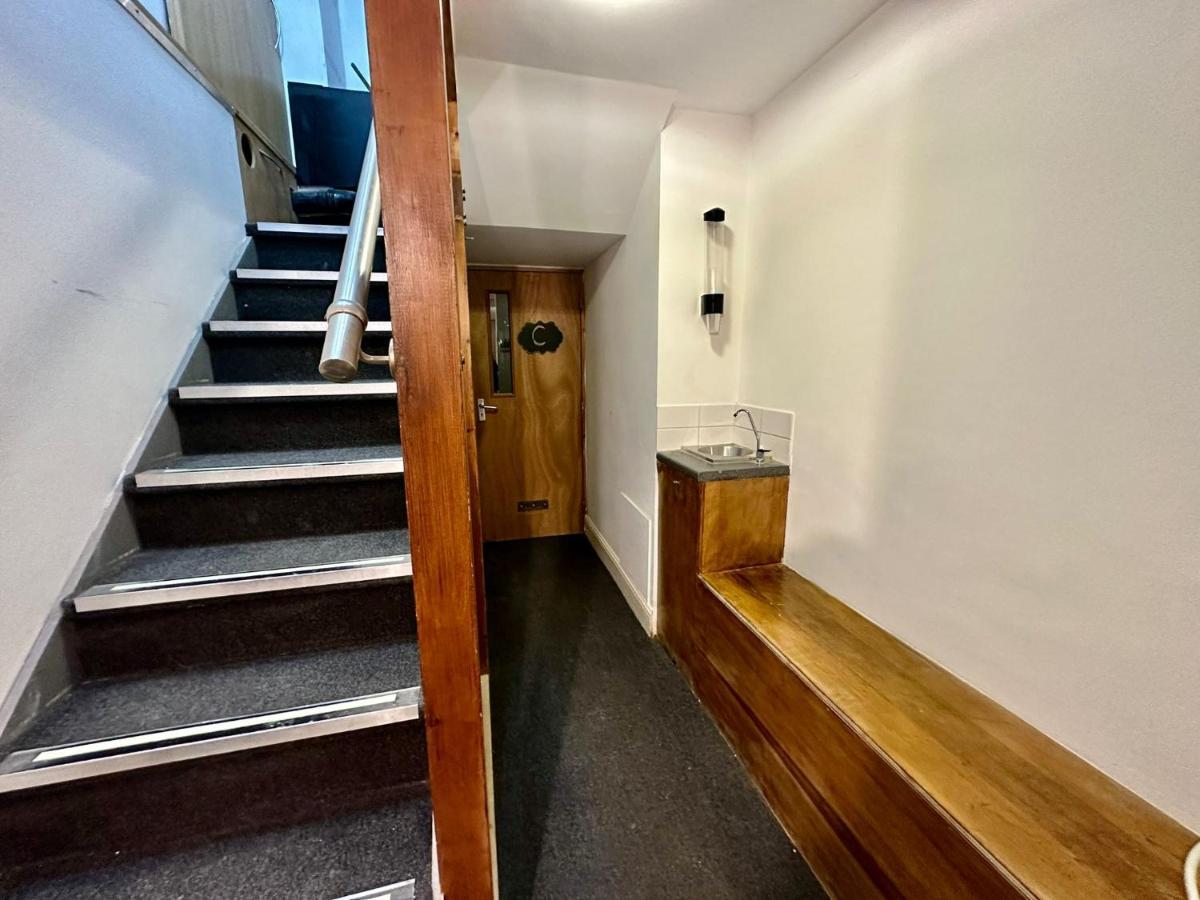 2 Mins To Euston Station, Triple Bedroom With Private Bathroom C Couette-café Londres